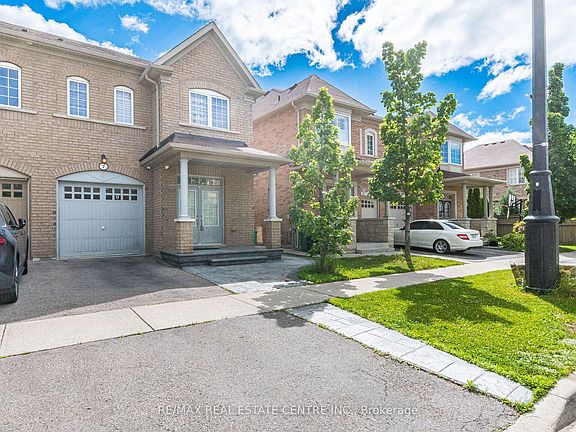 3rd image of 7 Loftsmoor Dr