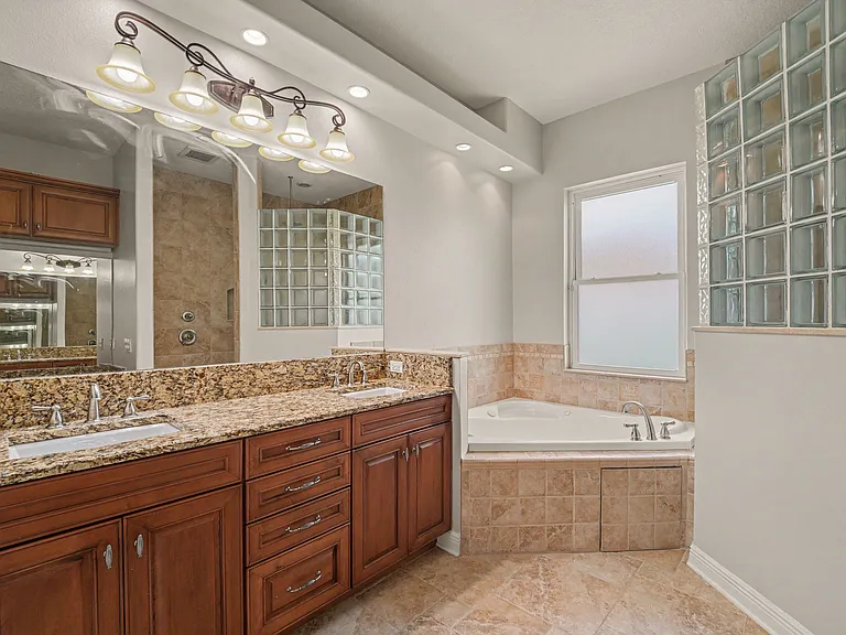 2934 Tuscarora Ct — Photo 9