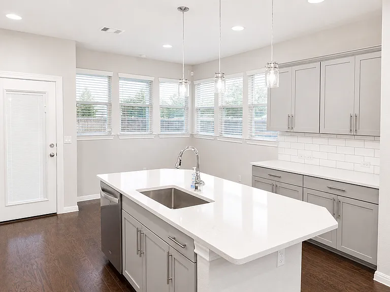 9601 Gynerium Dr — Photo 6