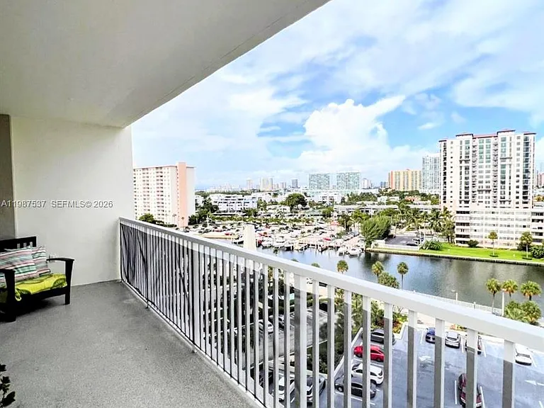 300 Bayview Dr #915 — Photo 13