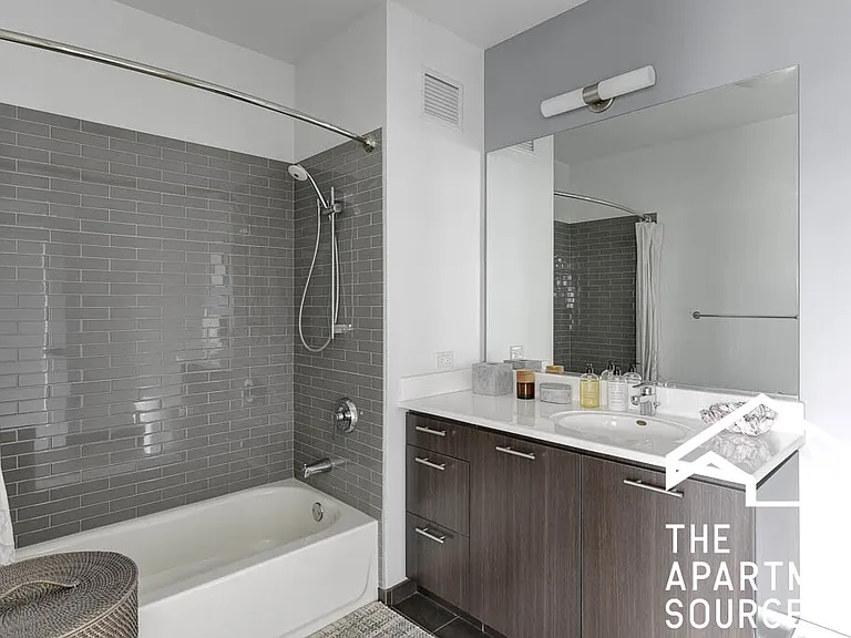 637 Wells 1bed 1bath — Photo 5