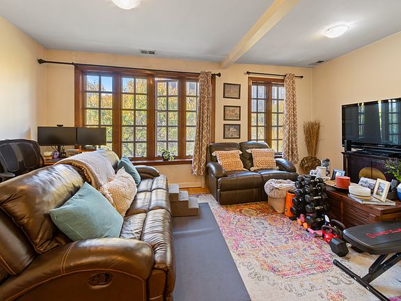 5th image of 1005 N La Salle Dr Unit 3