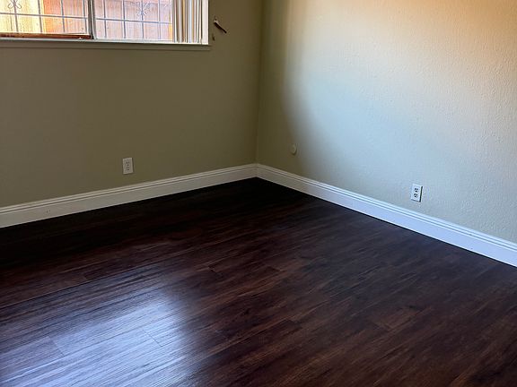 5th image of 923 Greensboro Ct