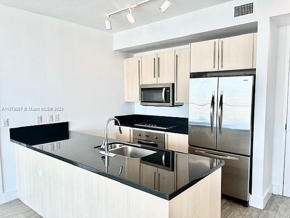 2nd image of 1111 SW 1st Ave Penthouse 4023