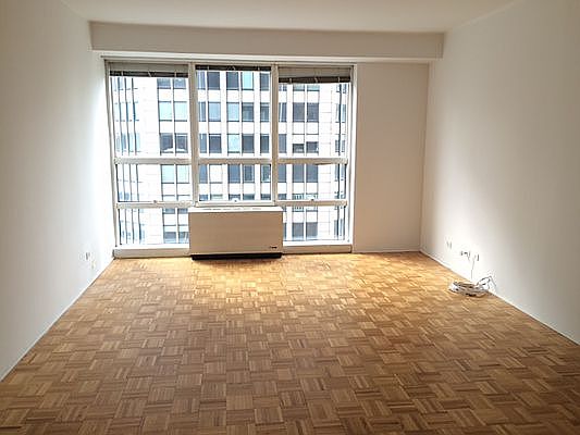 3rd image of 146 W 57th St APT 45E