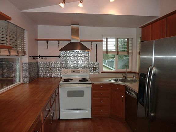 4th image of 606 Acorn Ct SE