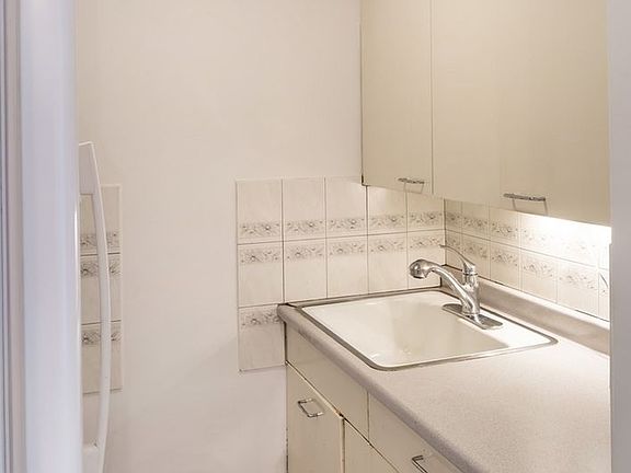5th image of 435 E 77th St APT 10D