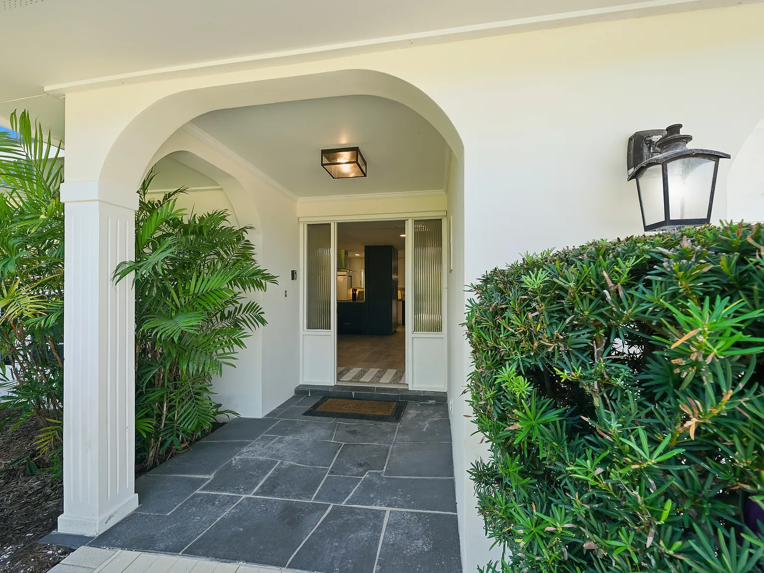 3 bed, 1914 sqft, $10,000 — Photo 3
