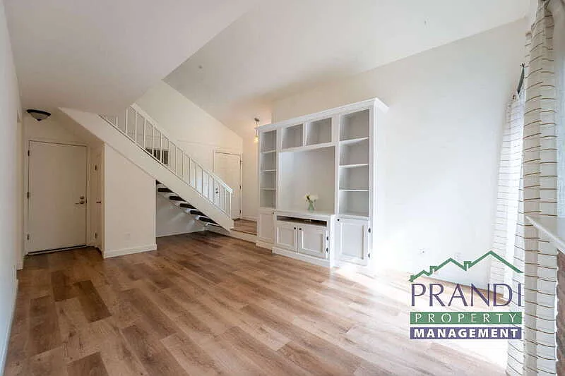 3 bed, 2.5 bath, 1395 sqft, $4,650 — Photo 2
