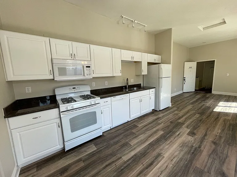 1401 E Street — Photo 5