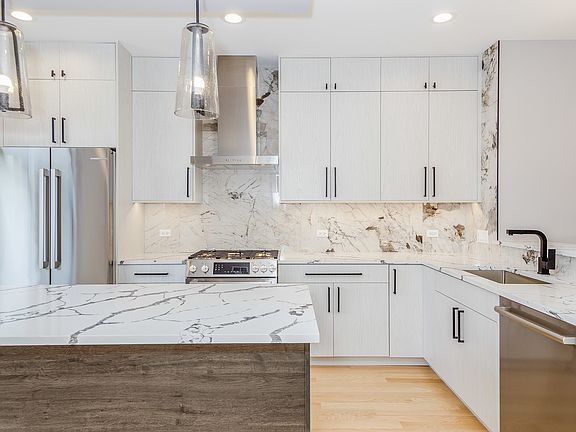 4th image of 1342 N Central Park Ave