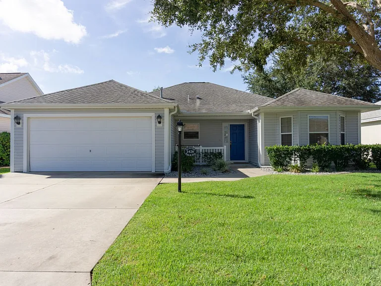1426 Forest Acres Dr — Photo 1