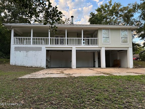 3rd image of 1828 Seacrest Dr