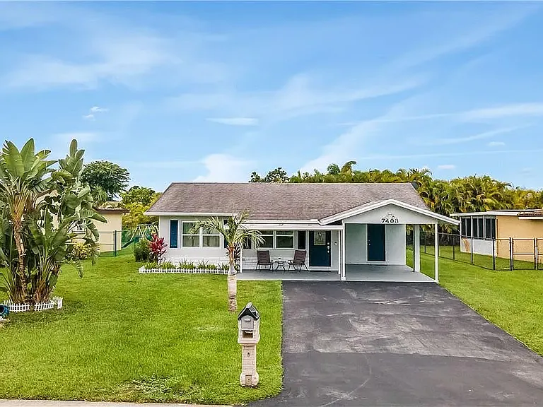 7401 NW 94th Way — Photo 3