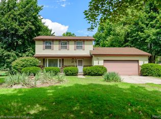 50274 Bog Rd, Belleville, MI 48111