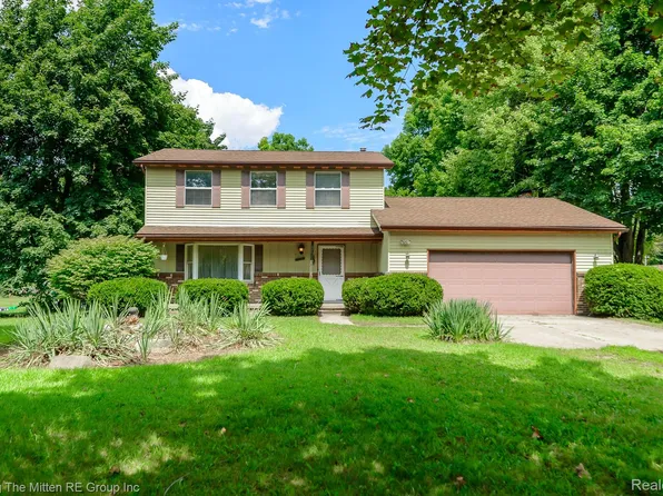 50274 Bog Rd, Belleville, MI 48111