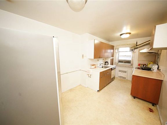 3rd image of 44-69 Kissena Blvd #1K
