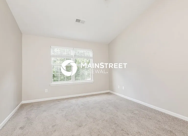 3930 Laurel View Cir — Photo 13