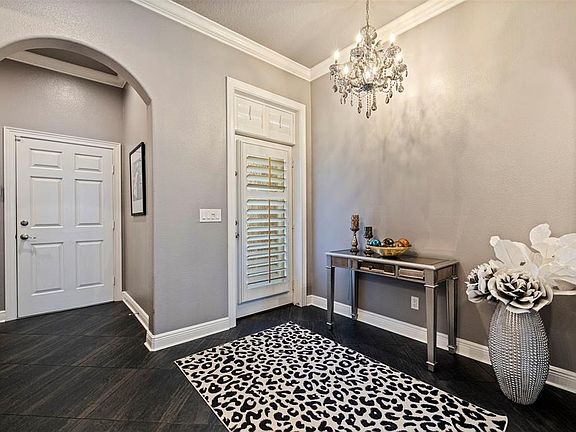 5th image of 618 Saxony Blvd