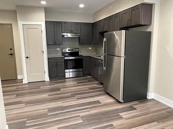 4th image of 400 E Hillcrest Dr #204