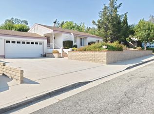 28017 Lakehurst Ave, Santa Clarita, CA 91351