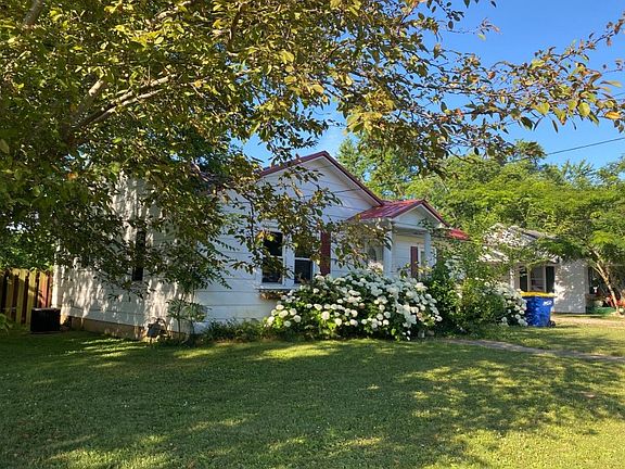 3rd image of 1007 E 1st St