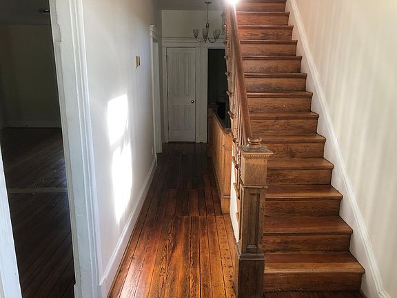 3rd image of 2901 E Broad St