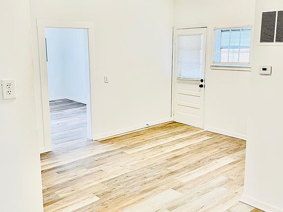 3rd image of 213 Kershaw St NE