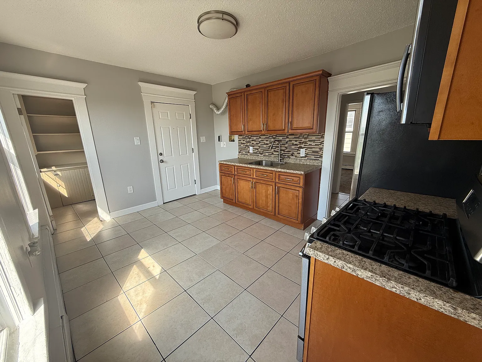 4 bed, 1184 sqft, $1,850 — Photo 3