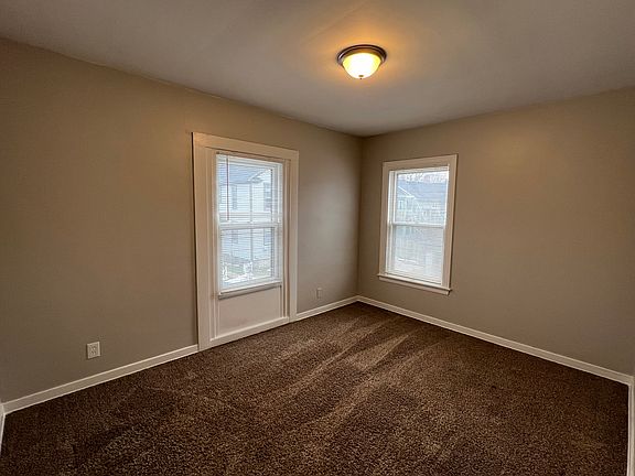 5th image of 217 Prospect Ave NE
