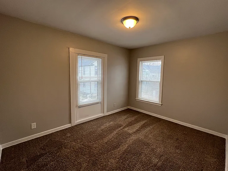 217 Prospect Ave NE — Photo 5