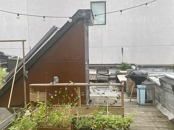 3rd image of 164 Manhattan Ave #D