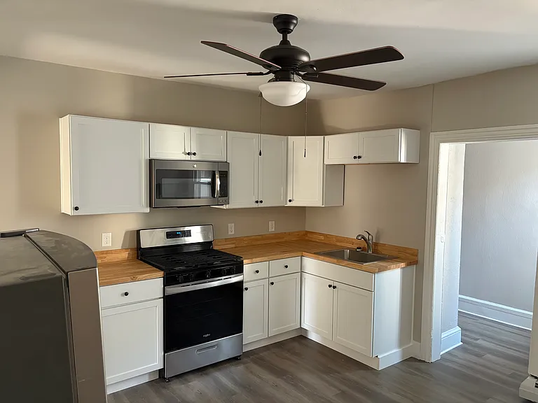 1031 Washington St #2 — Photo 6