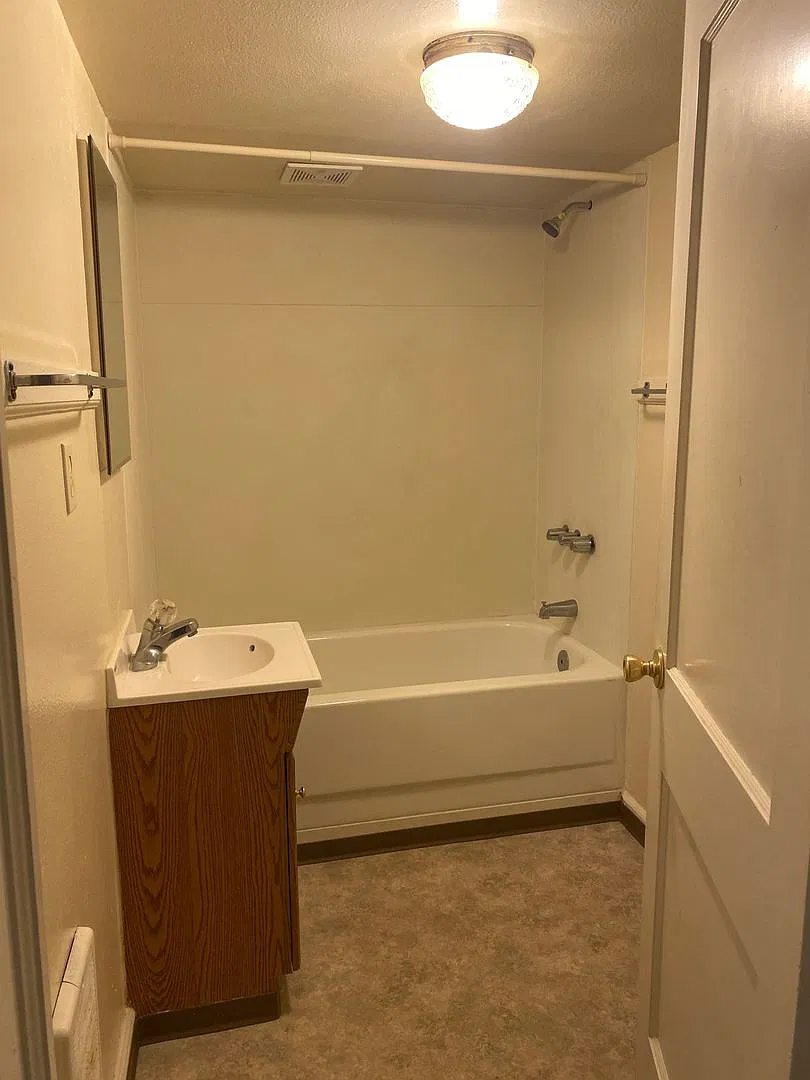 821 East 11th St. 5-Plex — Photo 4