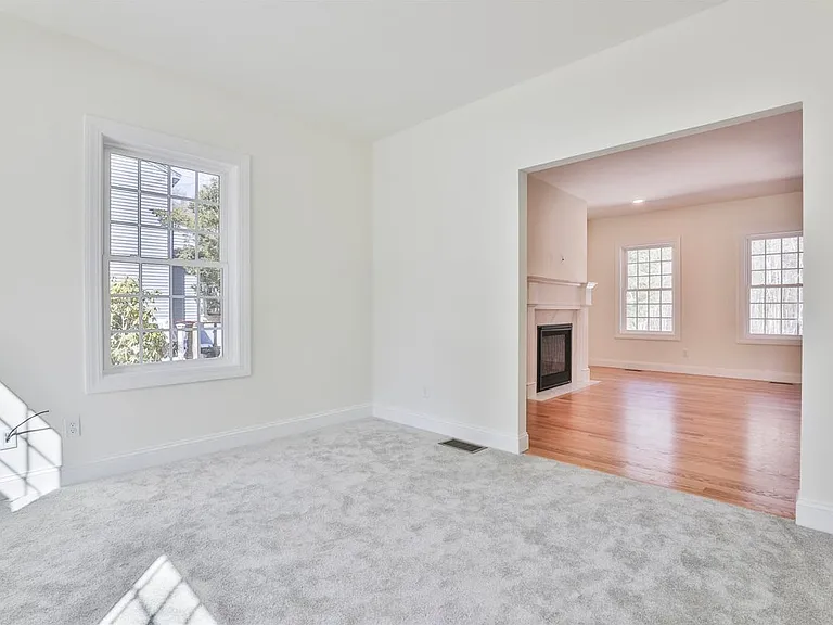 22 Reeds Ferry Way — Photo 30