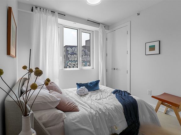 4th image of 280 Meeker Ave #611