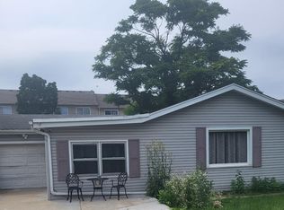 111 Cliff St, Willow Springs, IL 60480