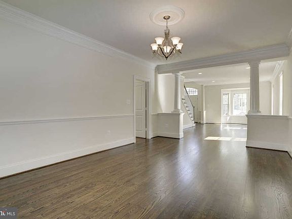 3rd image of 10844 Rockland Dr