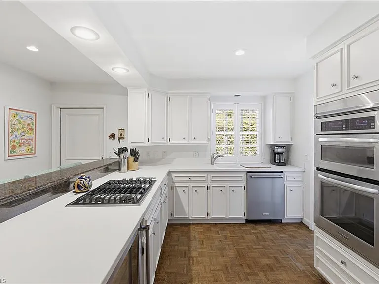2700 Lantern Ln — Photo 38