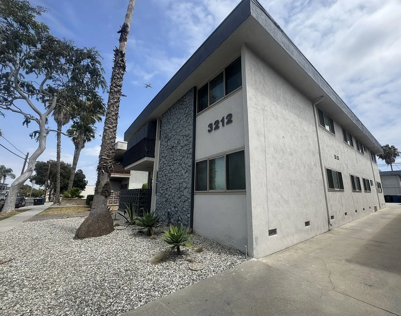 NewB 3212 — Photo 1