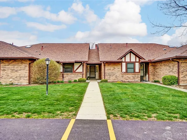 595 Pine Needles Dr, Dayton, OH 45458