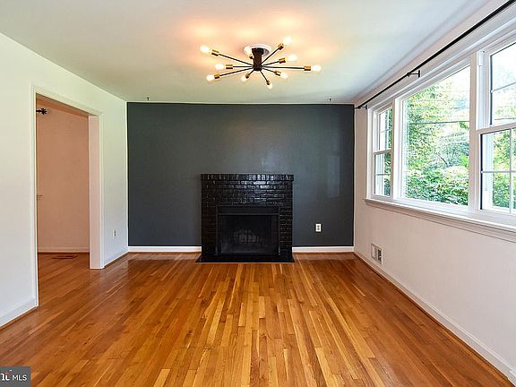 5th image of 7306 Woodley Pl