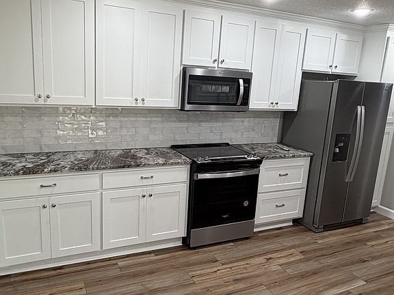 4th image of 1902 Laura Ln