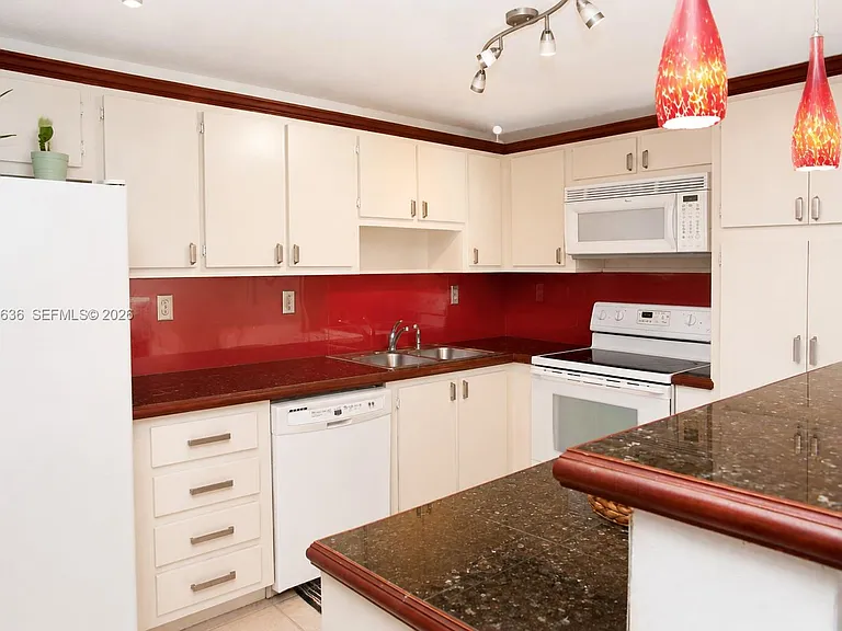 19390 Collins Ave #119 — Photo 7