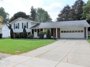 88 Philip Dr, Amherst, NY 14228