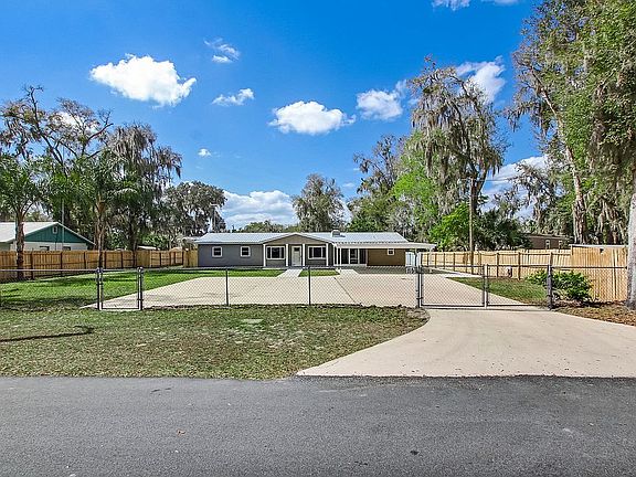 2nd image of 115 Oleander Dr