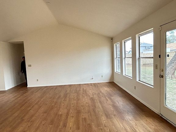 5th image of 6965 W Brown St