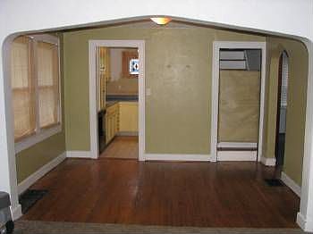 4th image of 320 N Harbison Ave