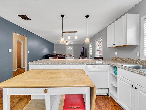 4th image of 1290 S Gordon Ave