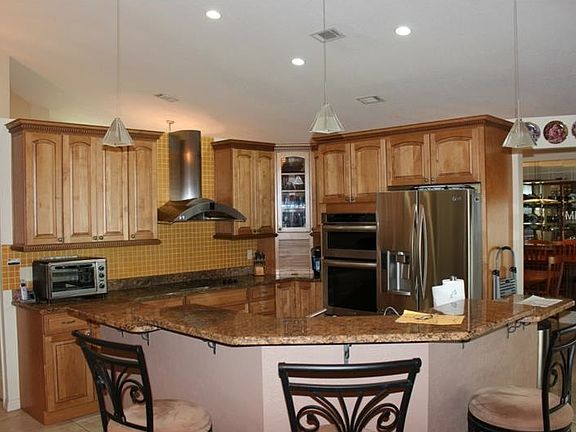3rd image of 110 Blackwater Ct